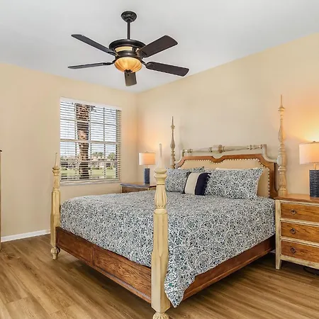 Elegant Condo W/ Lake Views, Pool & Private Lanai
